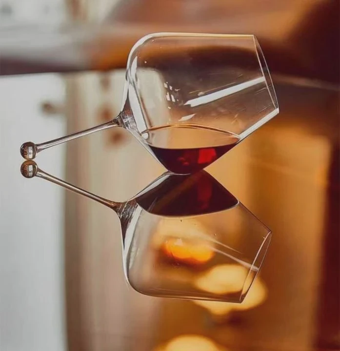 Rotating Crystal Wine Glass For Red Or White Wine